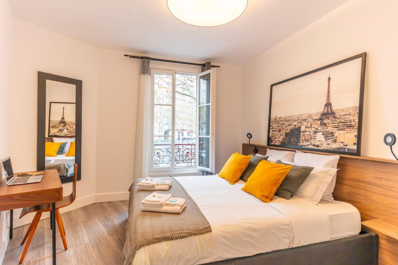 Enjoy The Traditional Parisian Life Exterior photo