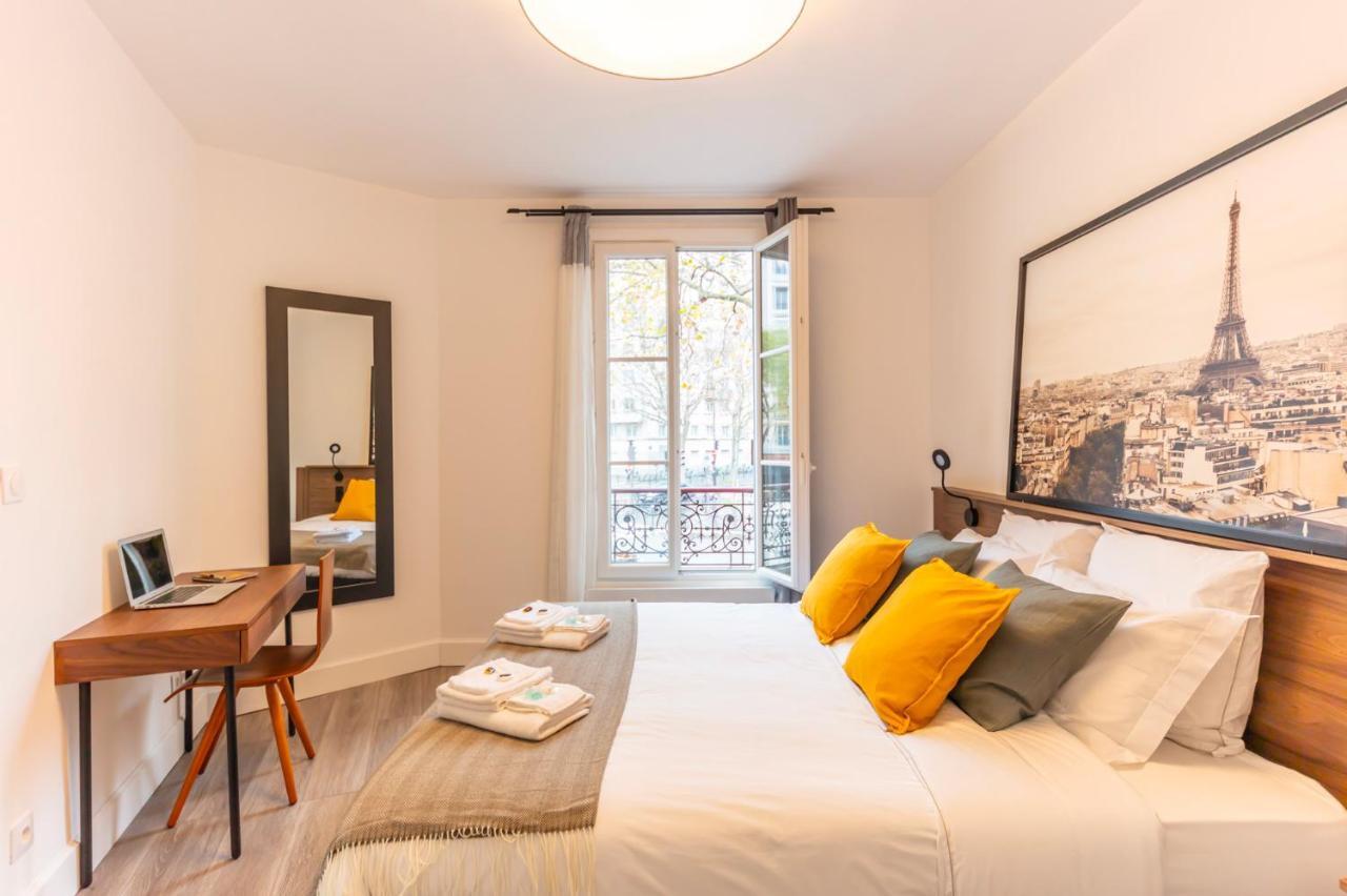 Enjoy The Traditional Parisian Life Exterior photo