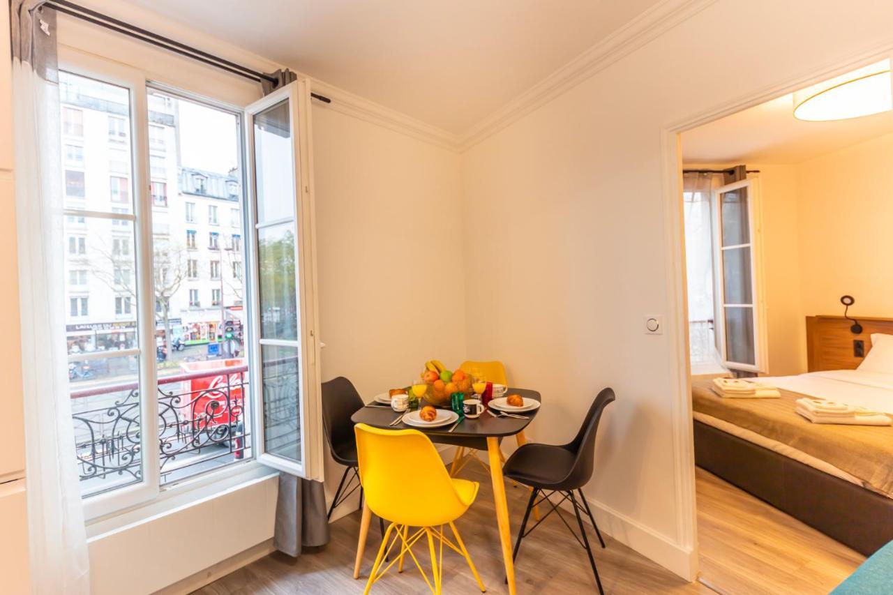 Enjoy The Traditional Parisian Life Exterior photo